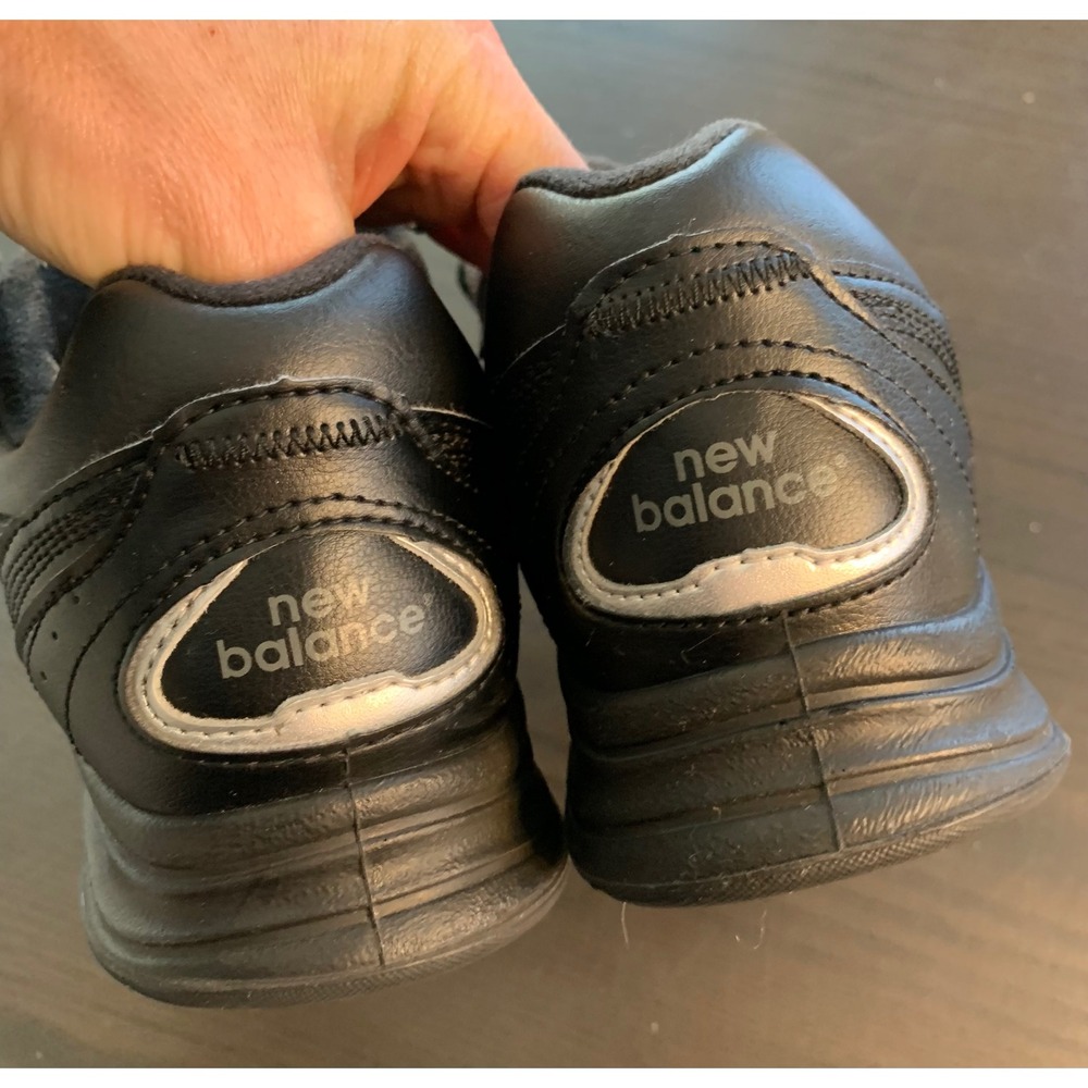 New Balance 577 Mens Black Leather Walking Shoes‎ Hook Loop Straps MW577VK 9.5 D - Picture 3 of 11